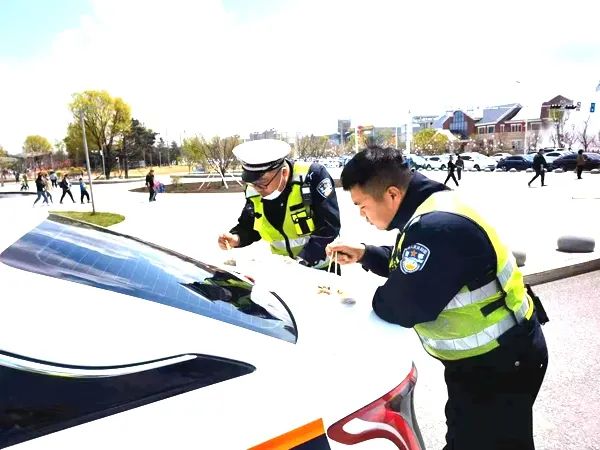 上海市公安局外高桥保税区公安处交通违章事故受理点_交通逃逸事故怎么认定_车库里交通事故