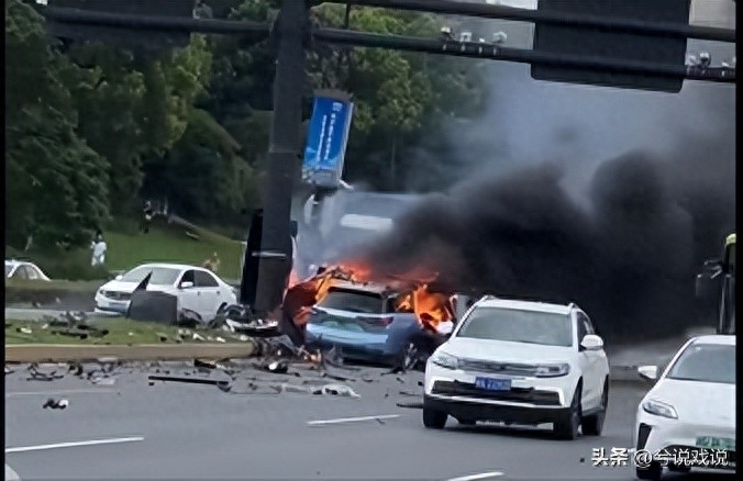 事故处理中可以开车吗_开别人车出现交通事故怎么处理_事故处理中车能开走吗