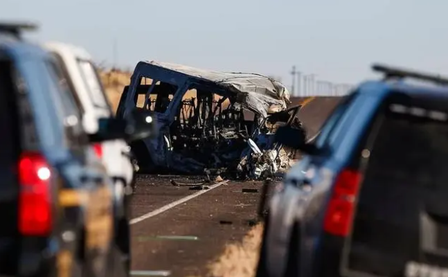 模拟车祸视频大全撞车_撞车模拟视频事故_模拟汽车撞车事故严重视频